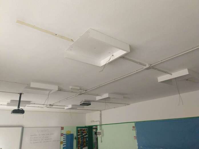 Imagen de archivo de las luminarias en el colegio Amelia Vega (Foto TA)